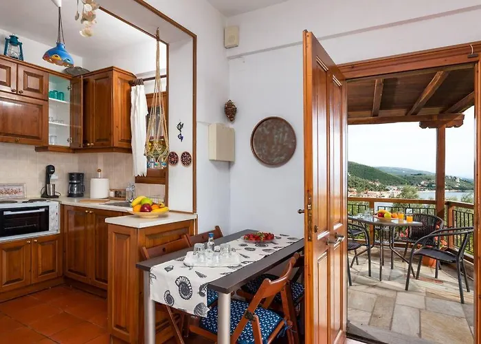 Seaside House With View Over Pagasitikos