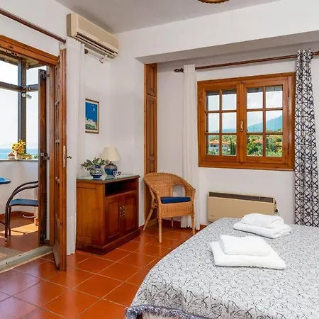 Seaside House With View Over Pagasitikos Afissos Exterior photo