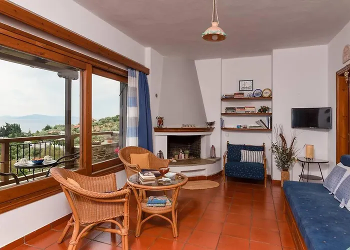 Seaside House With View Over Pagasitikos